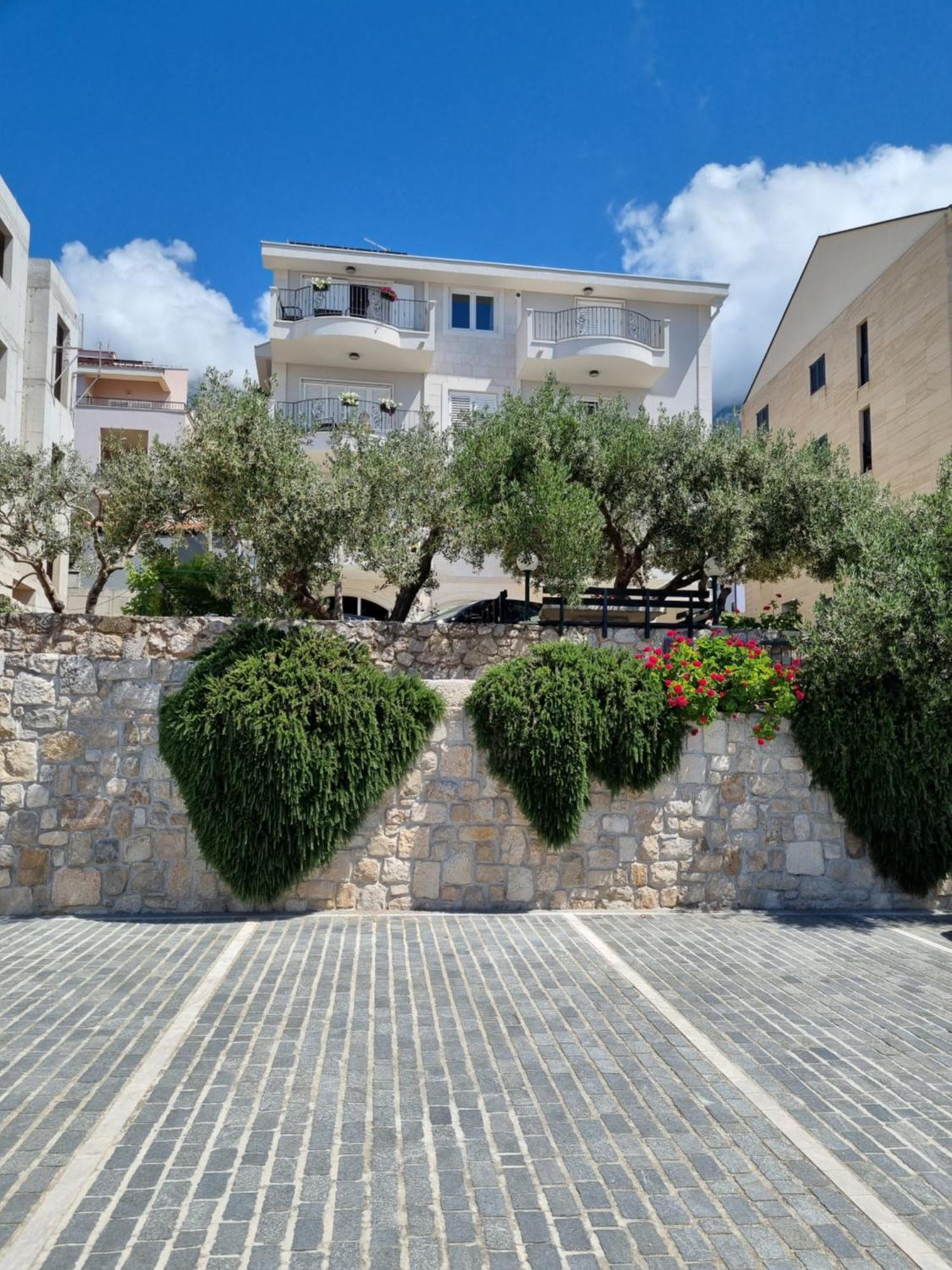 Apartments Tomas Makarska Exterior photo