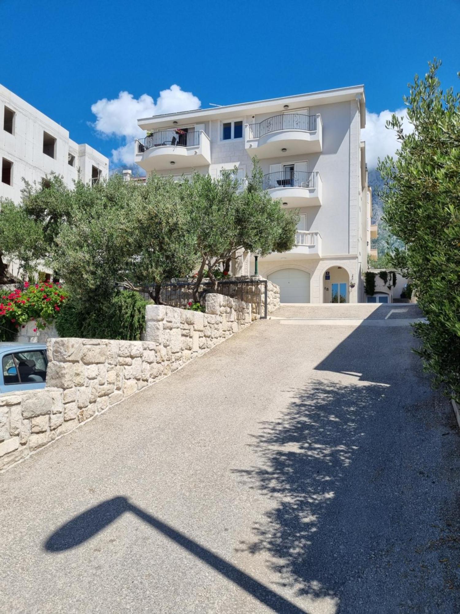 Apartments Tomas Makarska Exterior photo